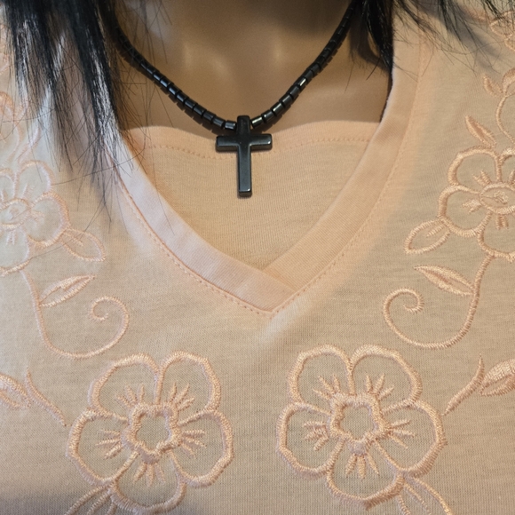 LT Casuals Peach V-Neck, Embroidered Short Sleeve Top, Size Small - Picture 2 of 8